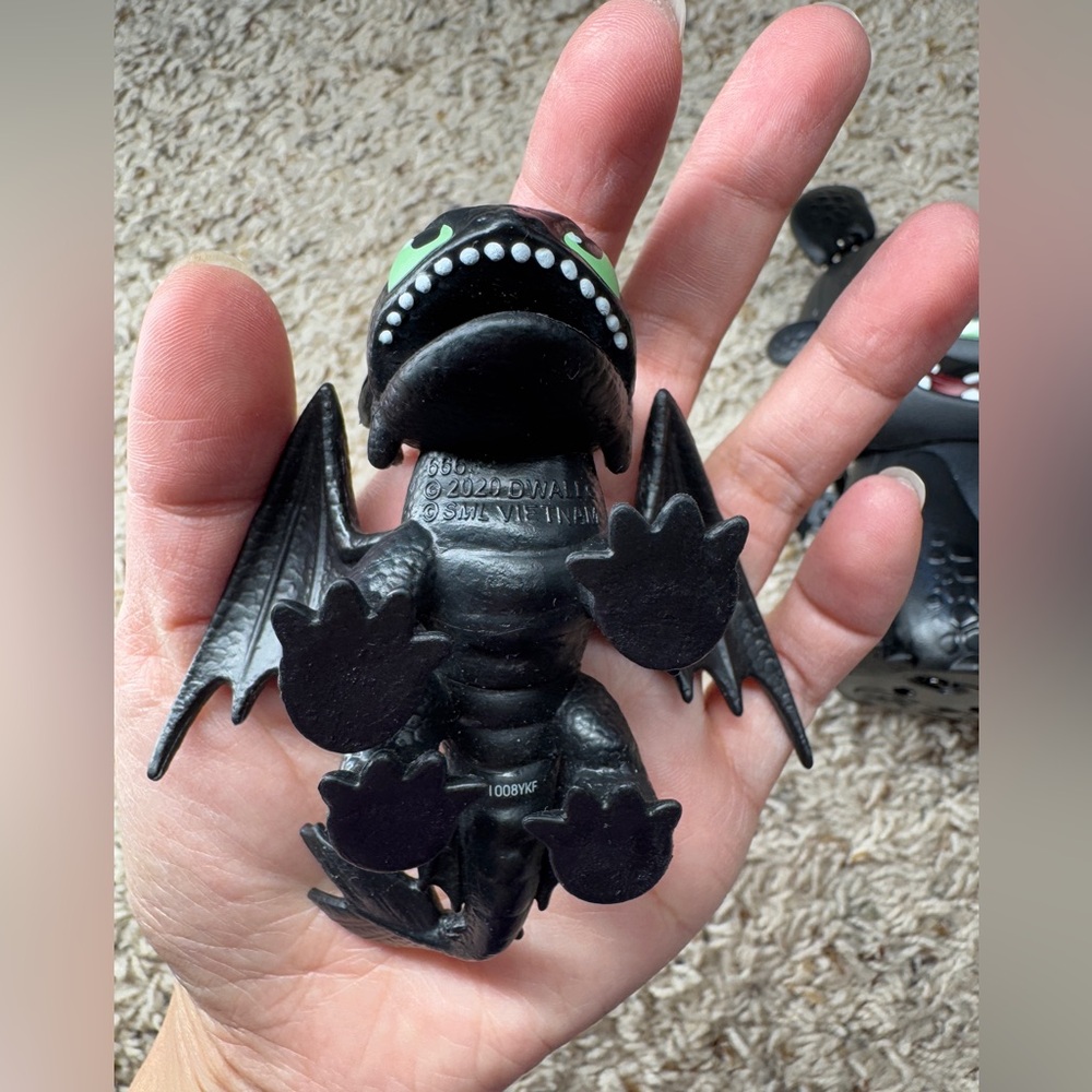 Toothless Dragon Figure with Motion and sounds. +1 extra - Picture 8 of 11